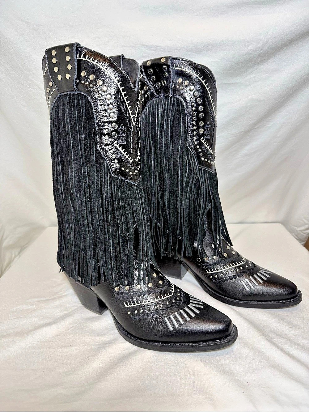 Dingo Black Leather/Suede Fringe Boots decorative stitching and Silver Studs Siz